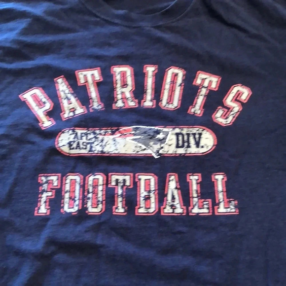 New England Patriots Football Tee Shirt - Picture 1 of 4